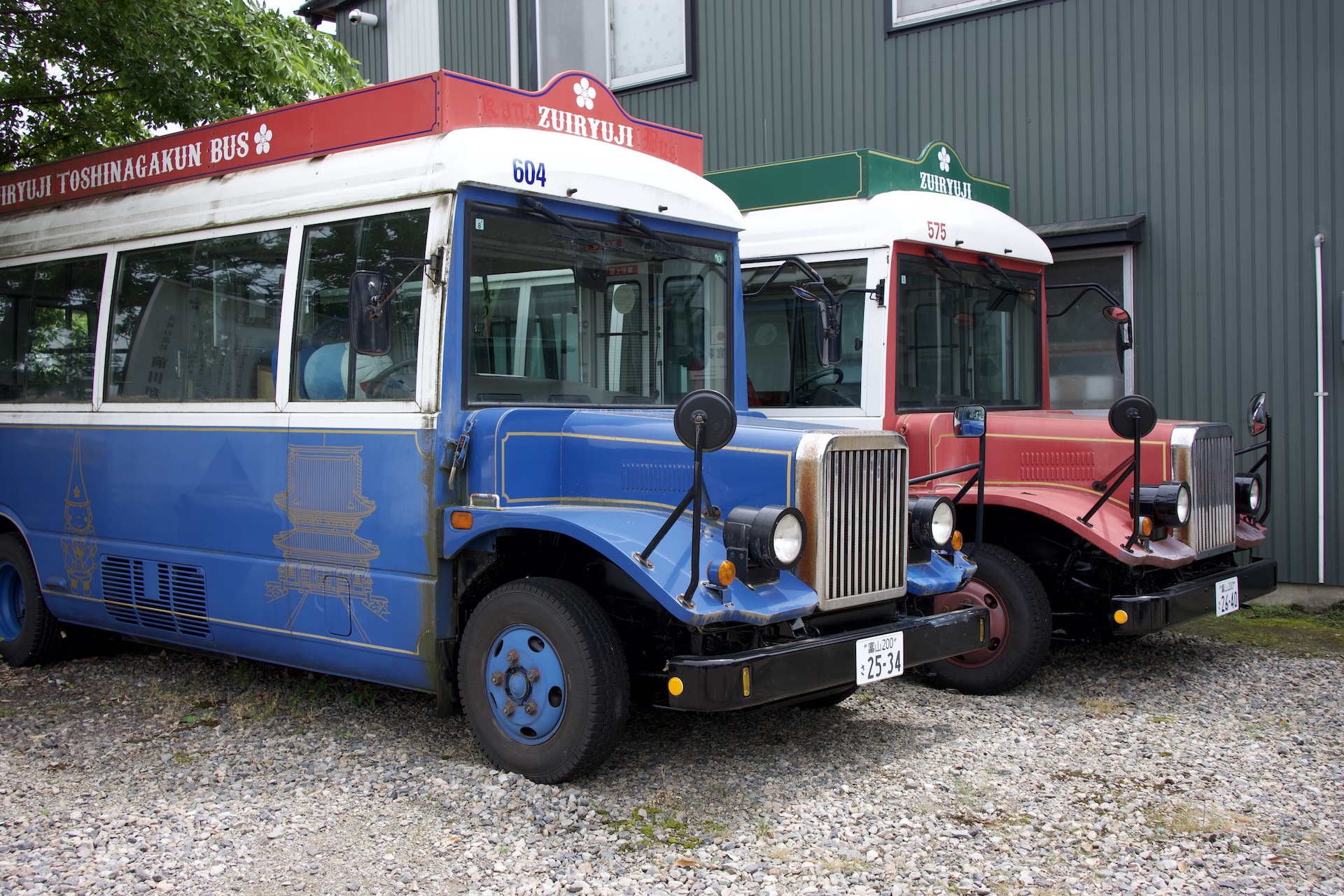 瑞龙寺门口的拍照用废弃bus